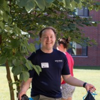 GVSU Alumnus carries two black bags